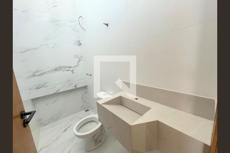 Casa à venda com 98m², 3 quartos e 4 vagas Casa à venda com 98m², 3 quartos e 4 vagasBanheiro social