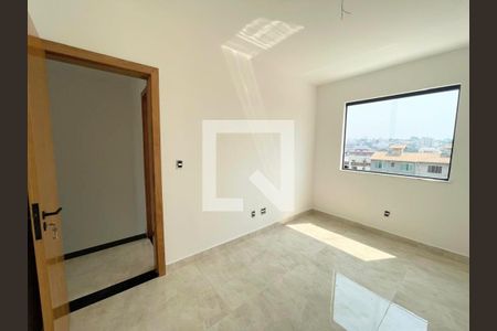 Casa à venda com 98m², 3 quartos e 4 vagas Casa à venda com 98m², 3 quartos e 4 vagasQuarto
