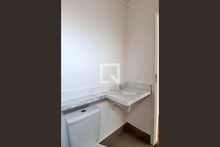 Casa para alugar com 72m², 2 quartos e 2 vagasBanheiro Social