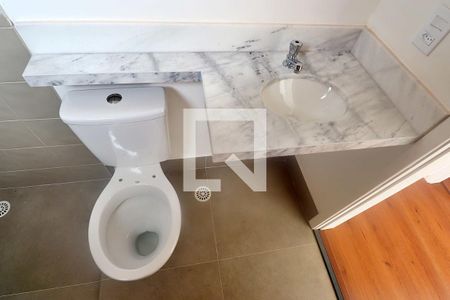 Casa para alugar com 72m², 2 quartos e 2 vagasBanheiro Social