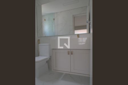 Apartamento à venda com 126m², 2 quartos e 2 vagas Apartamento à venda com 126m², 2 quartos e 2 vagasBanheiro da Suíte 2