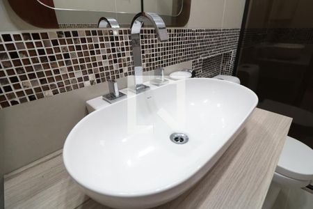 Apartamento à venda com 78m², 2 quartos e 2 vagasBanheiro da Suite - pia