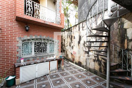 Casa à venda com 250m², 3 quartos e 4 vagas Casa à venda com 250m², 3 quartos e 4 vagasQuintal