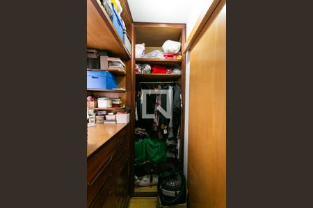 Casa à venda com 250m², 3 quartos e 4 vagas Casa à venda com 250m², 3 quartos e 4 vagasCloset da Suíte 1