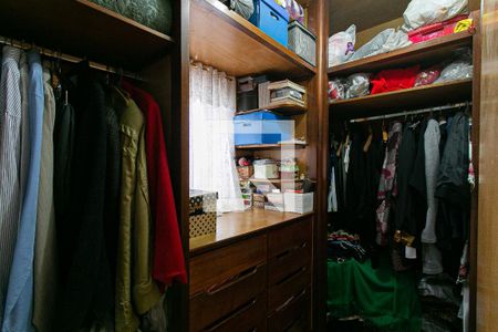 Casa à venda com 250m², 3 quartos e 4 vagas Casa à venda com 250m², 3 quartos e 4 vagasCloset da Suíte 1