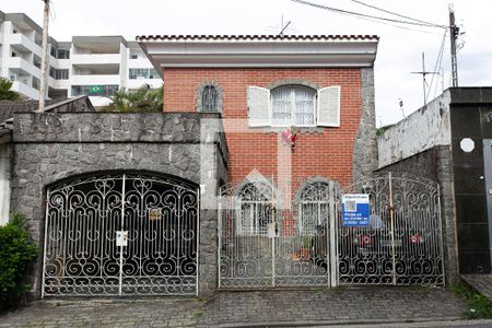 Casa à venda com 250m², 3 quartos e 4 vagas Casa à venda com 250m², 3 quartos e 4 vagasFachada