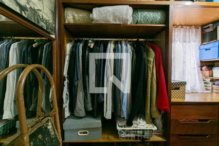 Casa à venda com 250m², 3 quartos e 4 vagas Casa à venda com 250m², 3 quartos e 4 vagasCloset da Suíte 1