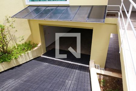 Casa à venda com 438m², 4 quartos e 5 vagasFachada