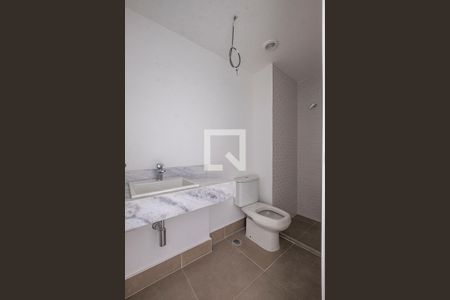 Banheiro de kitnet/studio para alugar com 1 quarto, 27m² em Jardim das Bandeiras, São Paulo