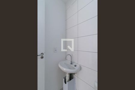 Banheiro de apartamento para alugar com 2 quartos, 40m² em Jardim Santa Emilia, São Paulo