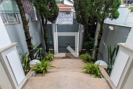 Casa para alugar com 350m², 4 quartos e 6 vagas Casa para alugar com 350m², 4 quartos e 6 vagasEntrada