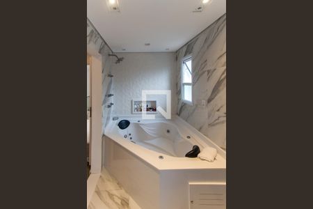 Casa para alugar com 350m², 4 quartos e 6 vagas Casa para alugar com 350m², 4 quartos e 6 vagasBanheiro da Suíte Master