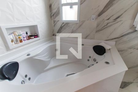 Casa para alugar com 350m², 4 quartos e 6 vagas Casa para alugar com 350m², 4 quartos e 6 vagasBanheiro da Suíte Master