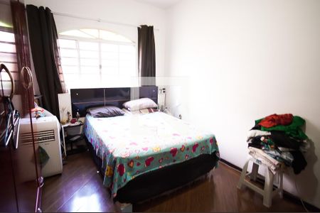 Casa à venda com 360m², 7 quartos e 3 vagas Casa à venda com 360m², 7 quartos e 3 vagasQuarto 3 casa 2