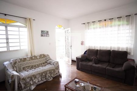 Casa à venda com 360m², 7 quartos e 3 vagas Casa à venda com 360m², 7 quartos e 3 vagasSala 1 casa 2