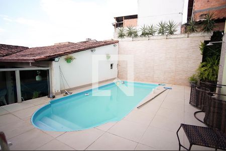 Casa à venda com 360m², 7 quartos e 3 vagas Casa à venda com 360m², 7 quartos e 3 vagasPiscina casa 1