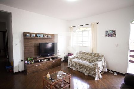Casa à venda com 360m², 7 quartos e 3 vagas Casa à venda com 360m², 7 quartos e 3 vagasSala 1 casa 2
