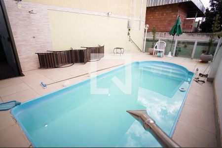 Casa à venda com 360m², 7 quartos e 3 vagas Casa à venda com 360m², 7 quartos e 3 vagasPiscina casa 1