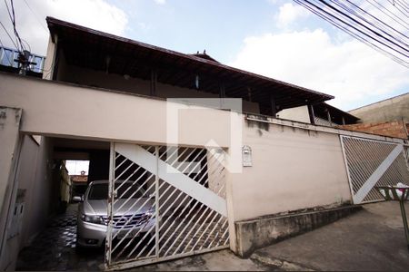 Casa à venda com 360m², 7 quartos e 3 vagas Casa à venda com 360m², 7 quartos e 3 vagasFachada