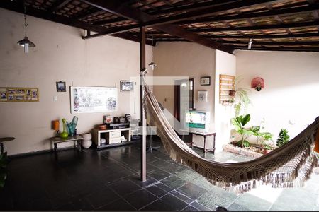 Casa à venda com 360m², 7 quartos e 3 vagas Casa à venda com 360m², 7 quartos e 3 vagasVaranda casa 1