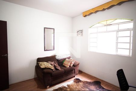 Casa à venda com 360m², 7 quartos e 3 vagas Casa à venda com 360m², 7 quartos e 3 vagasQuarto 2 casa 1