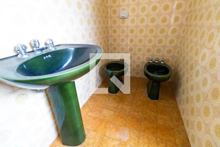 Casa à venda com 150m², 3 quartos e 2 vagas Casa à venda com 150m², 3 quartos e 2 vagasBanheiro