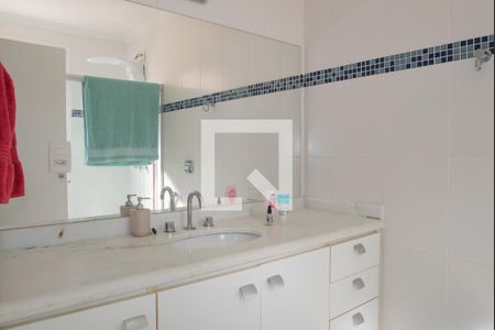 Casa à venda com 229m², 4 quartos e 4 vagasBanheiro da Suíte 2