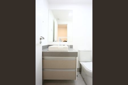 Apartamento à venda com 110m², 3 quartos e 2 vagas Apartamento à venda com 110m², 3 quartos e 2 vagasÁrea de serviço - Banheiro