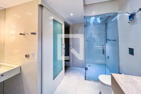 Apartamento à venda com 373m², 3 quartos e 4 vagasBanheiro 2 da Suíte 3