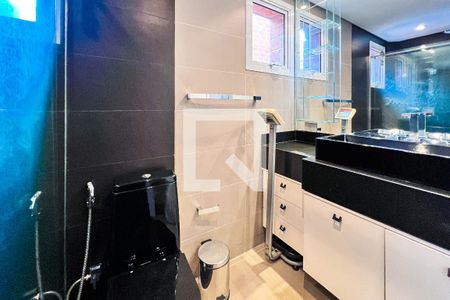 Apartamento à venda com 373m², 3 quartos e 4 vagasBanheiro 1 da Suíte 3