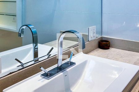 Apartamento à venda com 373m², 3 quartos e 4 vagasBanheiro 2 da Suíte 3