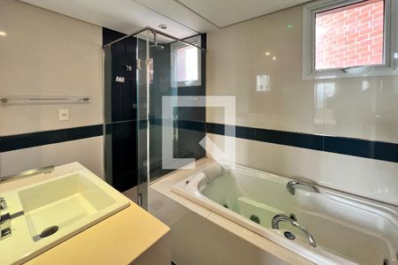 Apartamento à venda com 373m², 3 quartos e 4 vagasBanheiro da Suíte 2