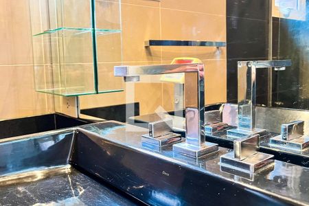 Apartamento à venda com 373m², 3 quartos e 4 vagasBanheiro 1 da Suíte 3