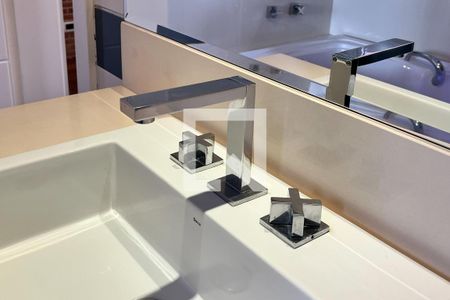 Apartamento à venda com 373m², 3 quartos e 4 vagasBanheiro da Suíte 2