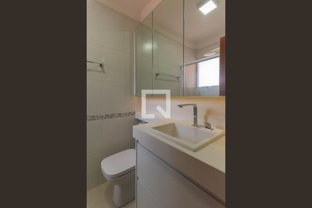 Casa de condomínio para alugar com 130m², 3 quartos e 3 vagas Casa de condomínio para alugar com 130m², 3 quartos e 3 vagasBanheiro