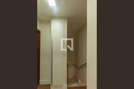 Casa de condomínio para alugar com 130m², 3 quartos e 3 vagas Casa de condomínio para alugar com 130m², 3 quartos e 3 vagasCorredor- Sapateira