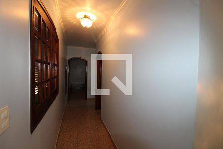 Casa à venda com 300m², 3 quartos e 4 vagasEscada