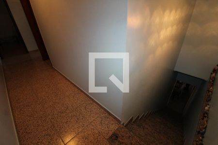 Casa à venda com 300m², 3 quartos e 4 vagasEscada
