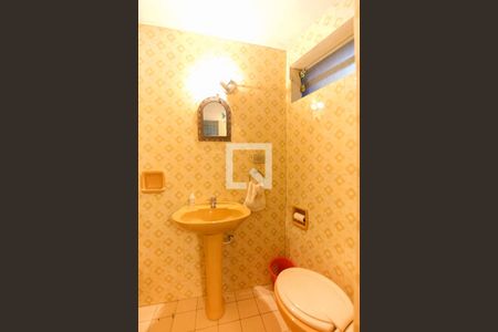 Casa à venda com 300m², 3 quartos e 5 vagasBanheiro da Suíte 2