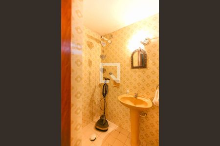 Casa à venda com 300m², 3 quartos e 5 vagasBanheiro da Suíte 2