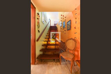 Casa à venda com 300m², 3 quartos e 5 vagasEscada