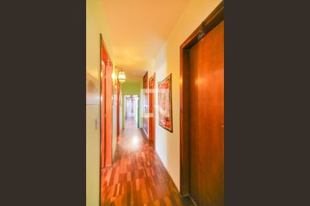 Casa à venda com 300m², 3 quartos e 5 vagasCorredor