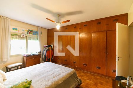 Casa à venda com 235m², 5 quartos e 2 vagas Casa à venda com 235m², 5 quartos e 2 vagasQuarto