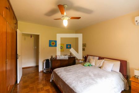 Casa à venda com 235m², 5 quartos e 2 vagas Casa à venda com 235m², 5 quartos e 2 vagasQuarto