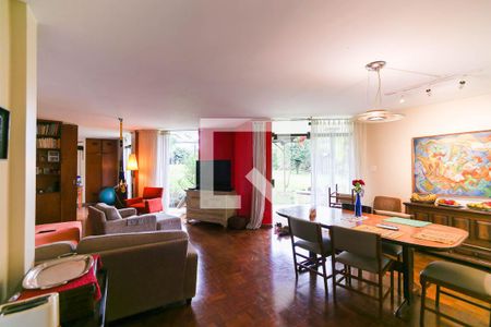 Sala de casa à venda com 5 quartos, 235m² em Jardim Leonor, São Paulo