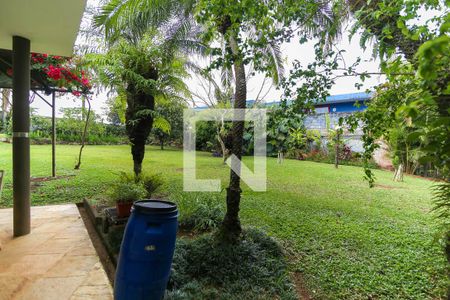 Casa à venda com 235m², 5 quartos e 2 vagas Casa à venda com 235m², 5 quartos e 2 vagasQuintal