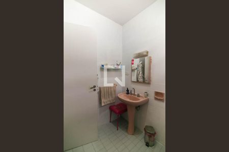 Casa à venda com 235m², 5 quartos e 2 vagas Casa à venda com 235m², 5 quartos e 2 vagasBanheiro