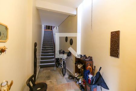 Casa à venda com 235m², 5 quartos e 2 vagas Casa à venda com 235m², 5 quartos e 2 vagasHall de entrada