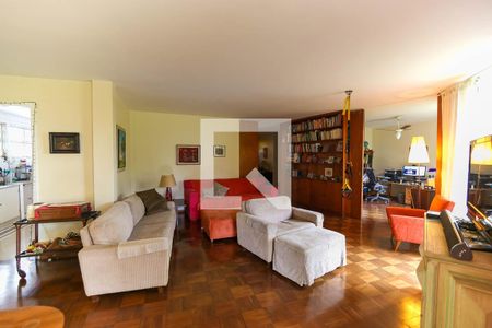 Sala de casa à venda com 5 quartos, 235m² em Jardim Leonor, São Paulo