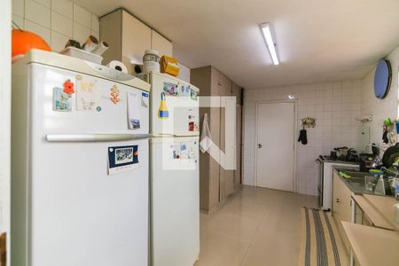 Casa à venda com 235m², 5 quartos e 2 vagas Casa à venda com 235m², 5 quartos e 2 vagasCozinha